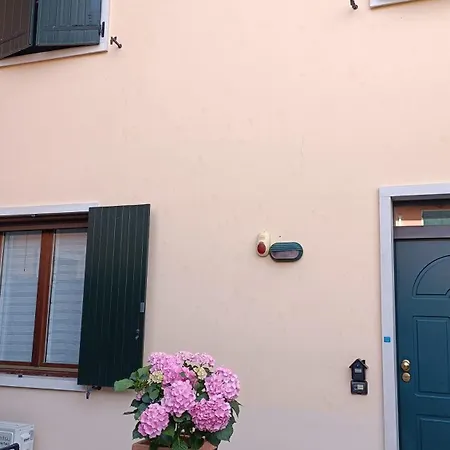 S.g. House * Castelnuovo del Garda