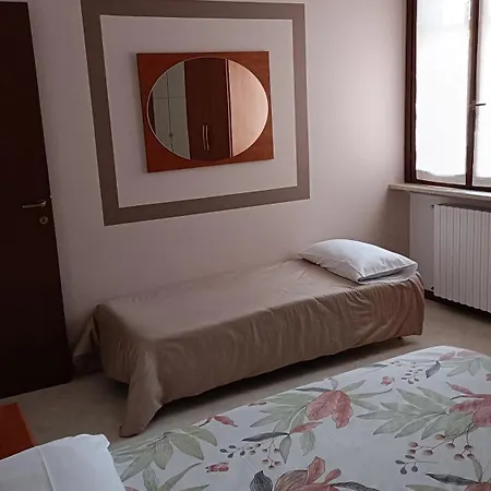 S.g. House * Castelnuovo del Garda