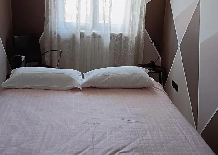 S.g. House كاستلْنْيوفو ديل غارد